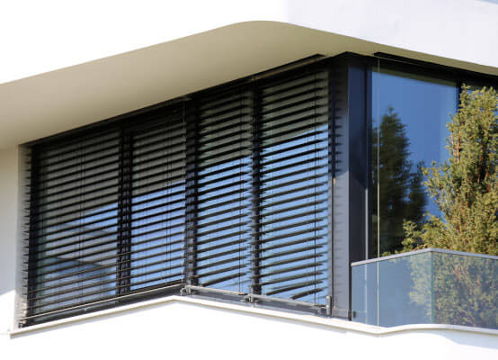 lames électriques brise soleil orientable