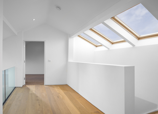 Fenêtre de toit 134 x 140 cm en bois Fenêtre de toit 134 x 140 cm bois