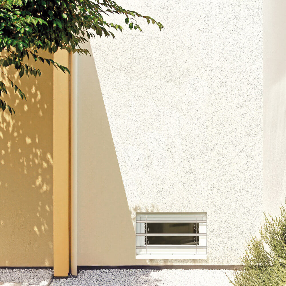 Grille de défense 900 x 450 mm sur façade