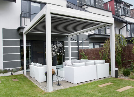 pergola bioclimatique blanche