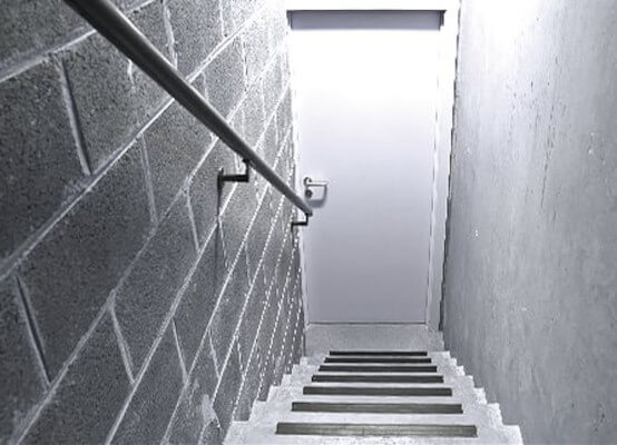 Porte de service isolante escalier