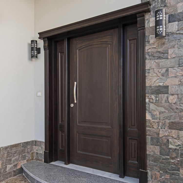 Porte en bois massif