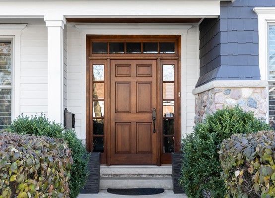 Porte d'entrée en bois