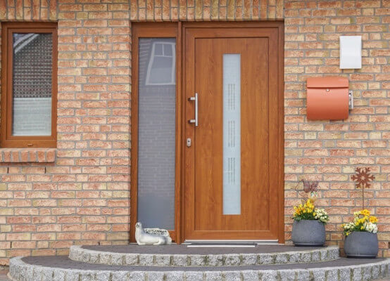 Porte d'entrée avec décor chêne doré