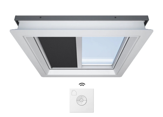 Verrière de toit avec store électrique noir Verrière de toit avec store électrique noir