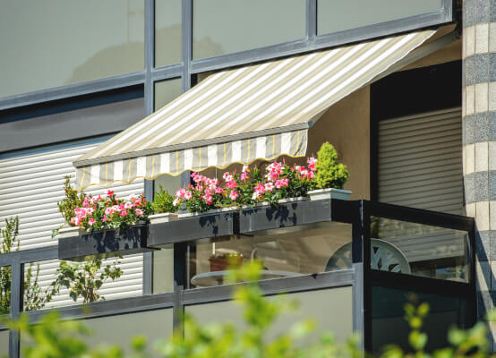 store banne avec lambrequin pour balcon