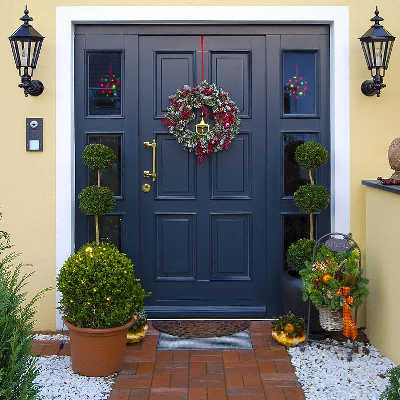 Porte de maison en bois couleur noix